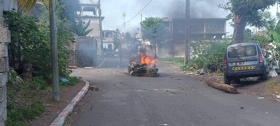 Interdiction d’un Maoulid à Mbeni :  12 blessés par balle et des maisons incendiées